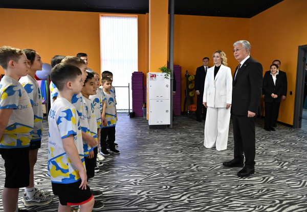 Глава государства посетил спортивный центр QazSwimAcademy