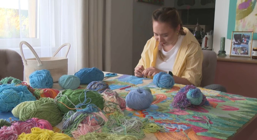 Алматылық суретші жіппен ерекше картиналар салады