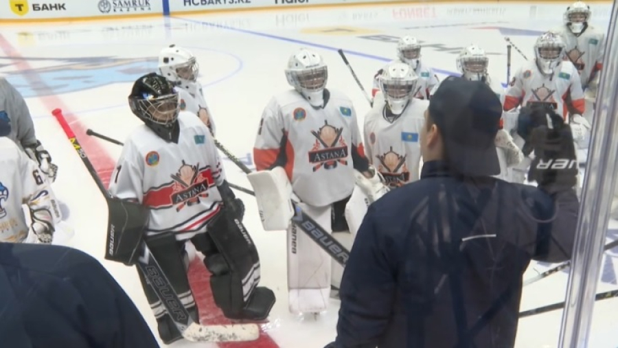 В Астане прошли курсы повышения квалификации тренеров вратарей