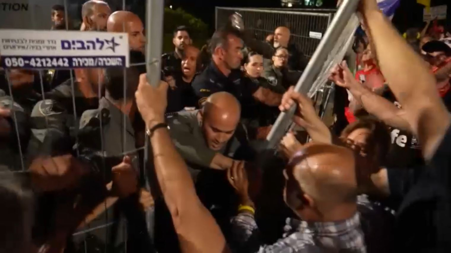 Протесты в Мазоре переросли в столкновения с полицией