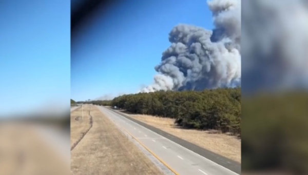 В штате Нью-Йорк объявили чрезвычайную ситуацию из-за пожаров