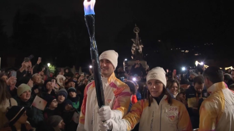 No comment: Олимпийский огонь в Комо