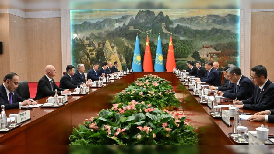 Глава государства провел переговоры с Председателем КНР Си Цзиньпином