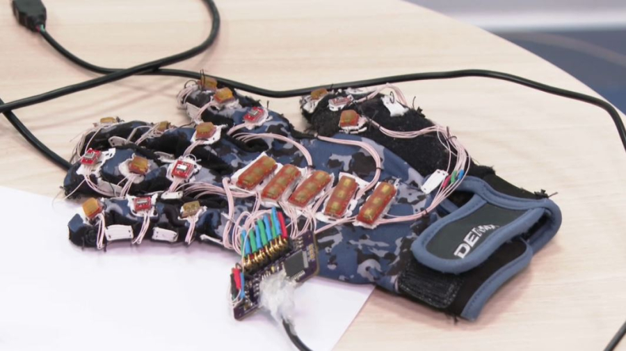 Тактильную перчатку для выявления новообразований разрабатывают ученые