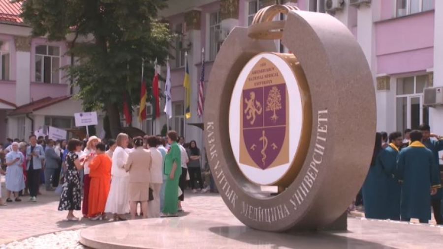 День выпускника прошёл в медицинском университете Алматы