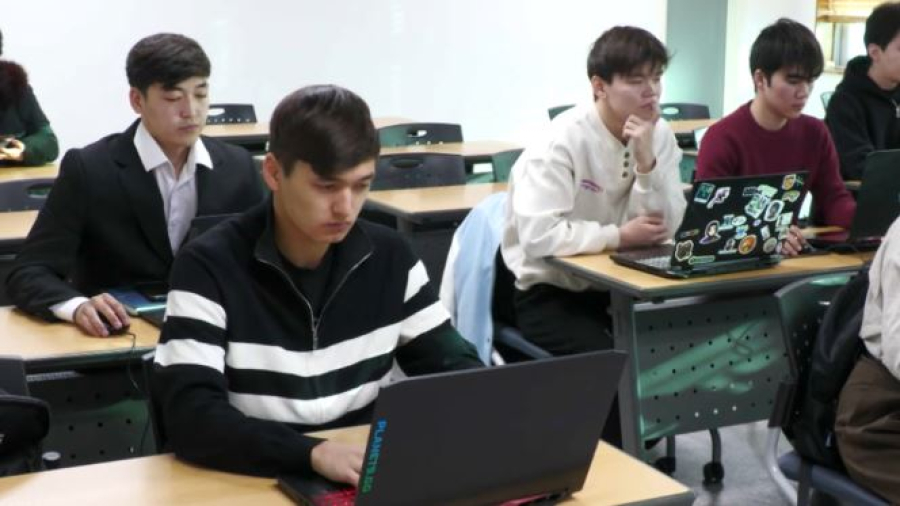Казахстанские студенты изучают ИИ в Корее