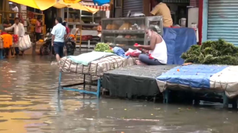 Үндістанда жауыннан бірнеше қаланы су басты