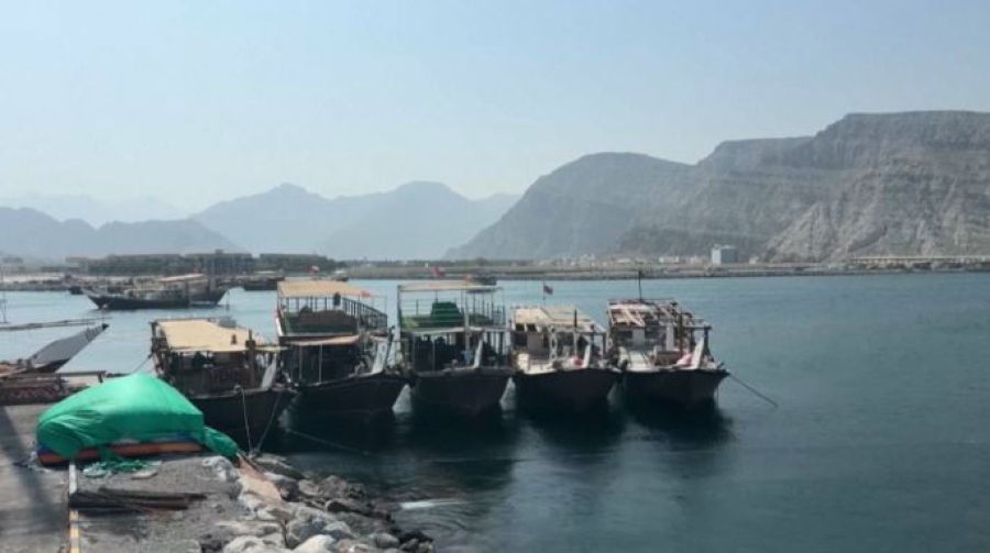 Иран не намерен закрывать Ормузский пролив