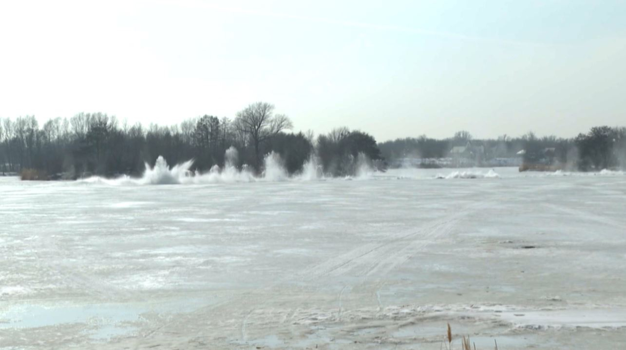 Взрывные работы провели на реке Илек
