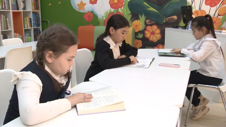 Балаларға кітап оқығаны үшін сыйлық бермеу керек – психолог кеңесі