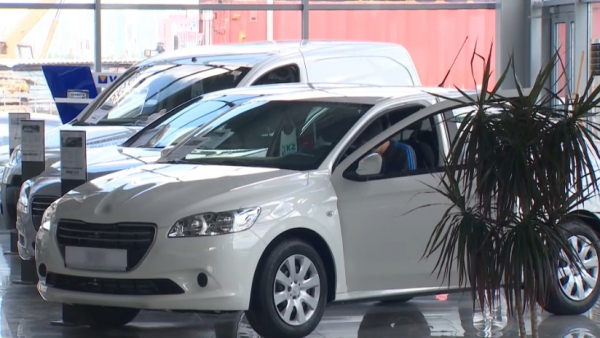 Производство и продажи легковых авто сократились в Казахстане