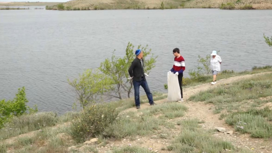 Жезқазғандық әулет Кеңгір көлінің жағалауын тазалады