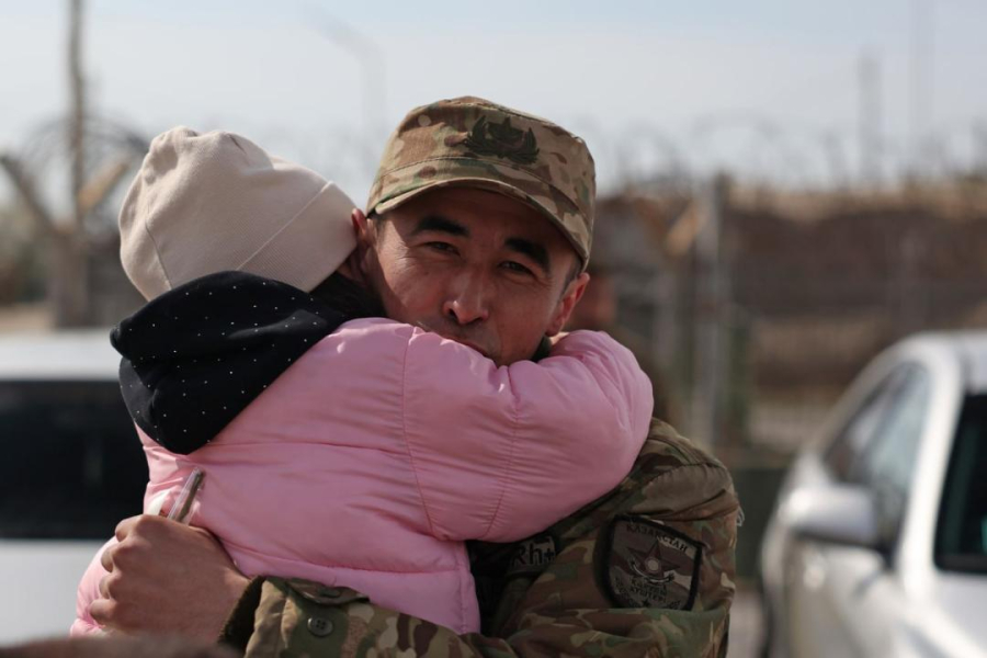 Семьи участников парада Победы побывали в полевом лагере