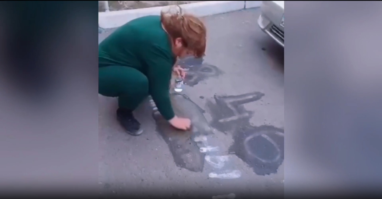 Семейде автотұраққа таласқан әйел айыппұл арқалады