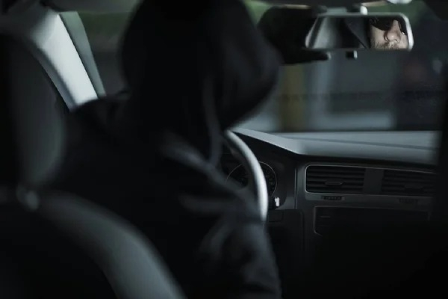 Пьяный мужчина угнал автомобиль и устроил погоню