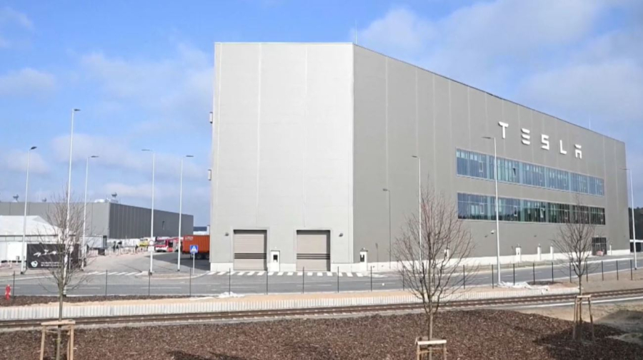 Германияда Тesla зауытында өрт шықты