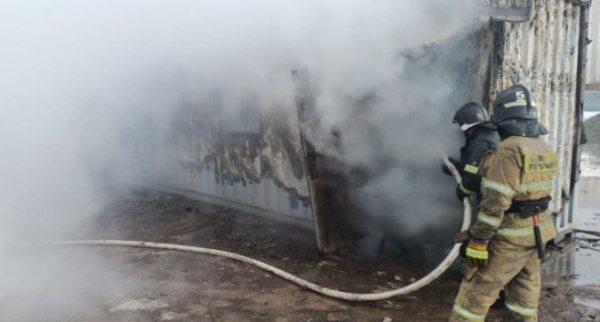 Пожар на территории новостройки произошел в Астане