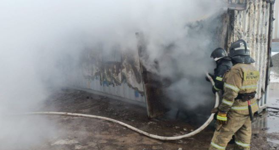 Пожар на территории новостройки произошел в Астане