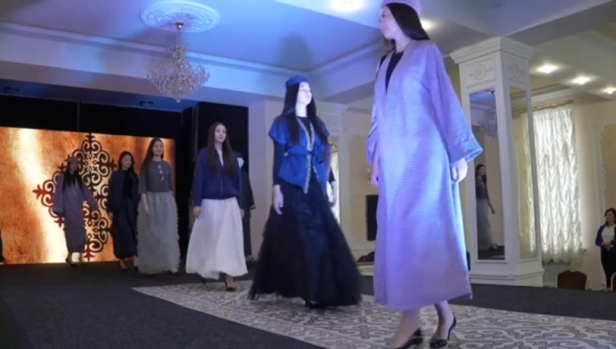 Показ моды «Оюлар сөйлейді» организовали в Павлодаре