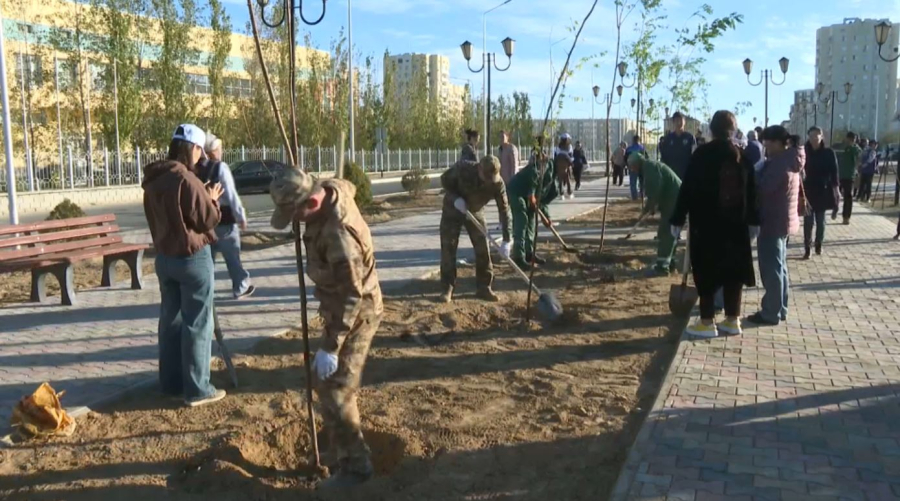 Более 10 тысяч человек вышли на субботник в Актау