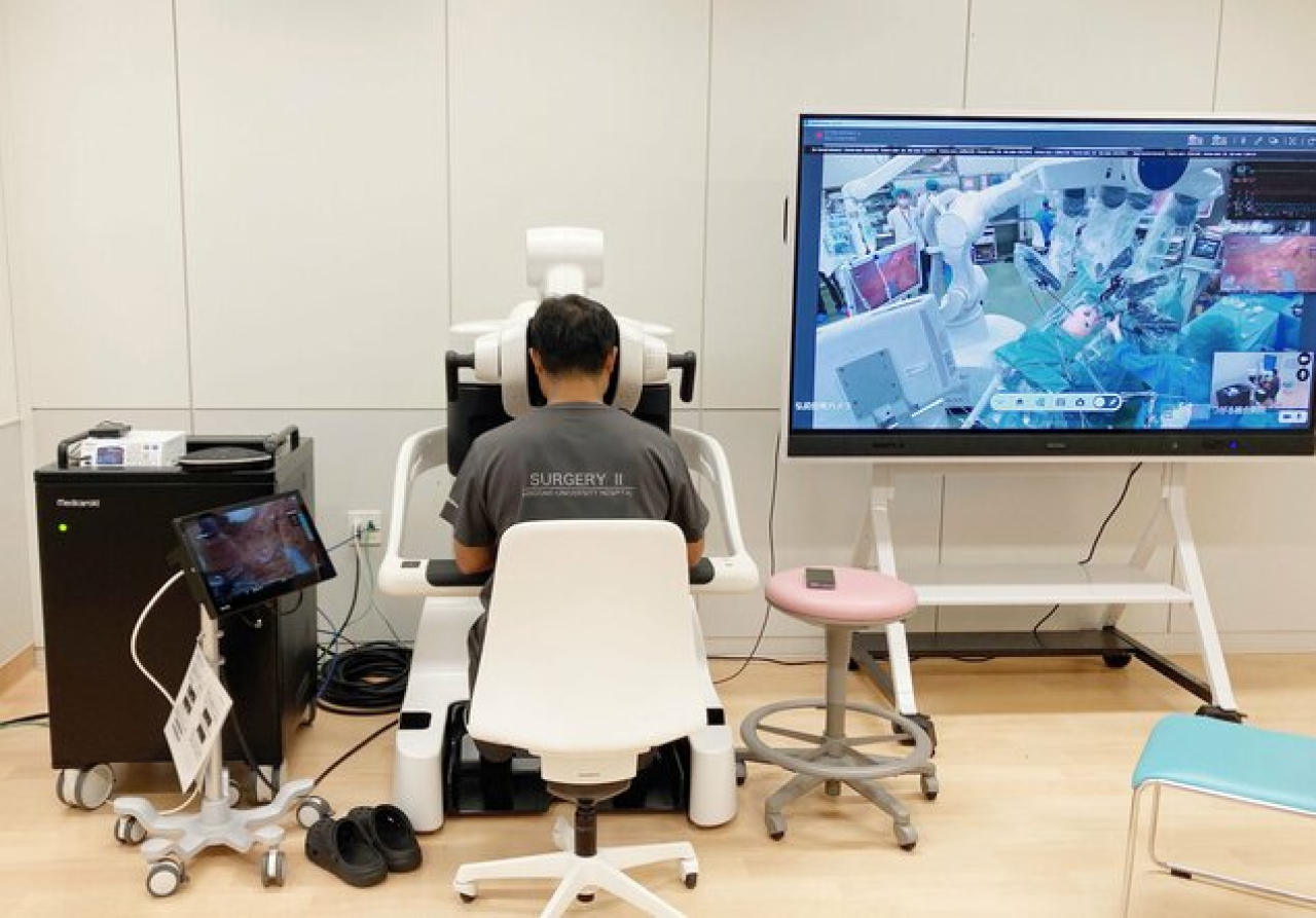 Жапонияда бес науқасқа робот арқылы қашықтан ота жасалды