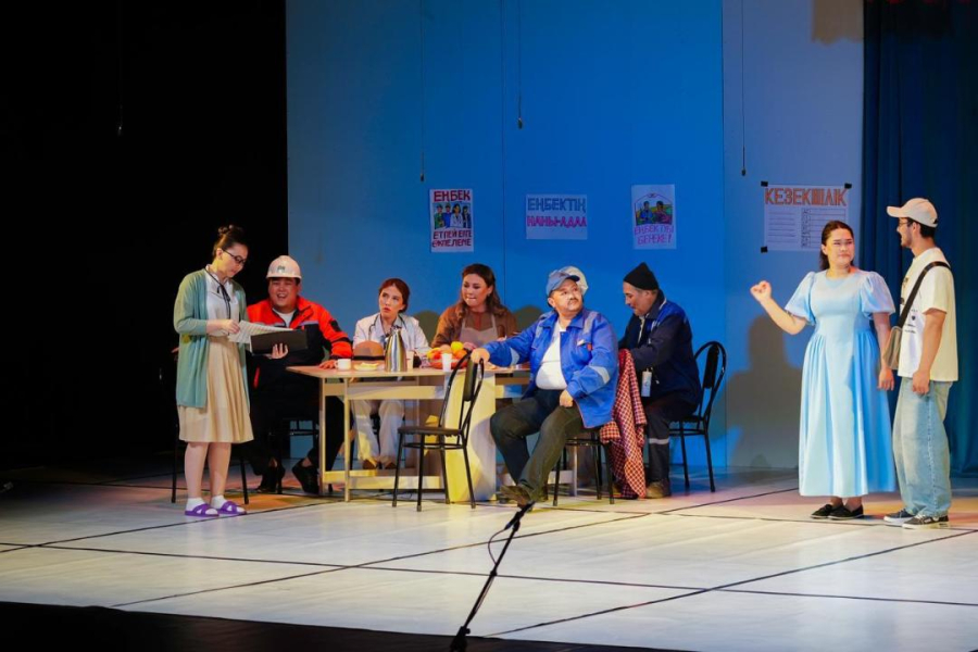 Год рабочих профессий: необычный спектакль представили в столичном театре