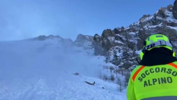 Три лыжника погибли при сходе лавины в Альпах