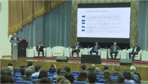 Алматыдағы халықаралық форумда жаһандық экономика жайы талқыланды