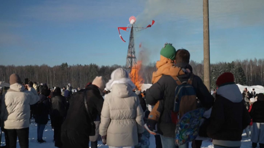 No comment: Россия отмечает Масленицу