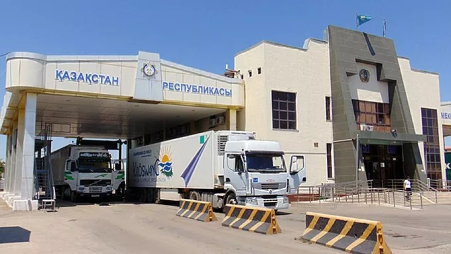 Қазақстанда жүк транзиті қарқын алды: Қытай көш бастап, Иран серпін берді