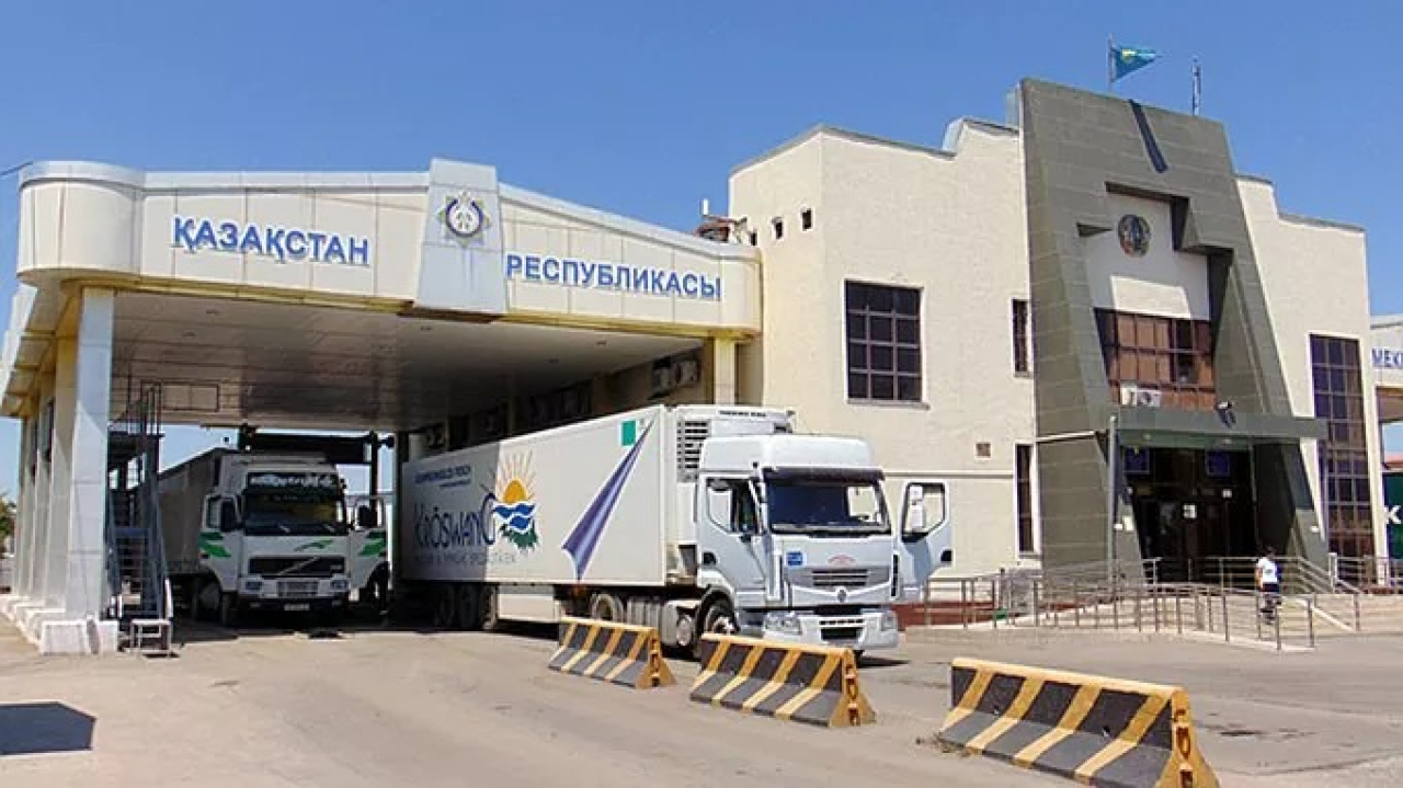 Қазақстанда жүк транзиті қарқын алды: Қытай көш бастап, Иран серпін берді