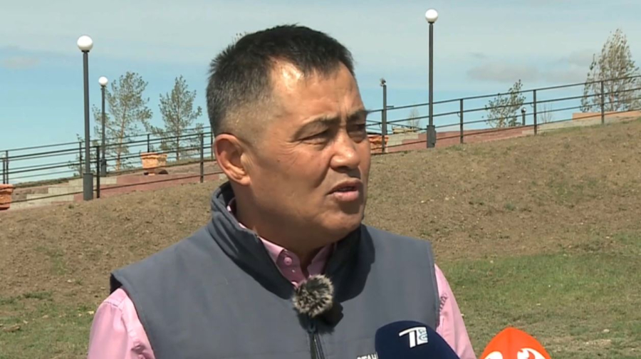 Өскемендік еріктілер қалаға кіреберіс гүлзарларды ретке келтірді