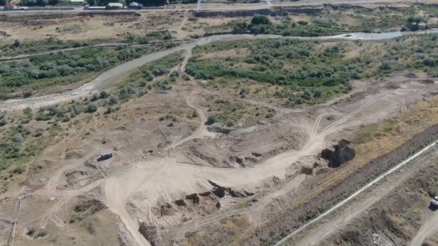 Шымкентте Бадам өзенінен заңсыз құм қазған кәсіпкер ұсталды