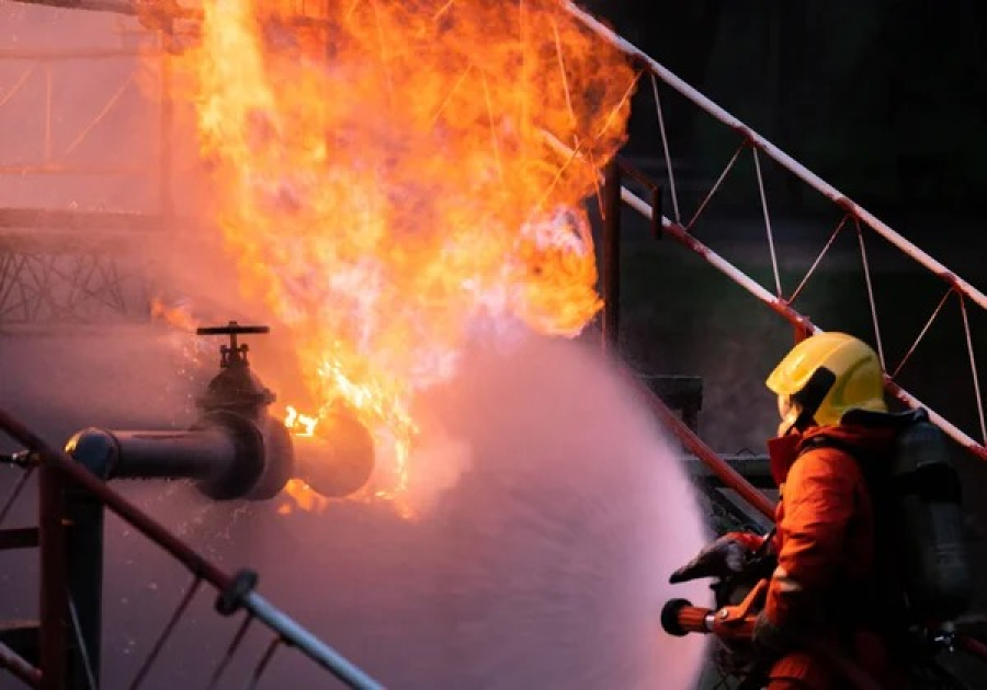Шымкенттегі Қаратөбе тас жолында газ құбыры өртенді