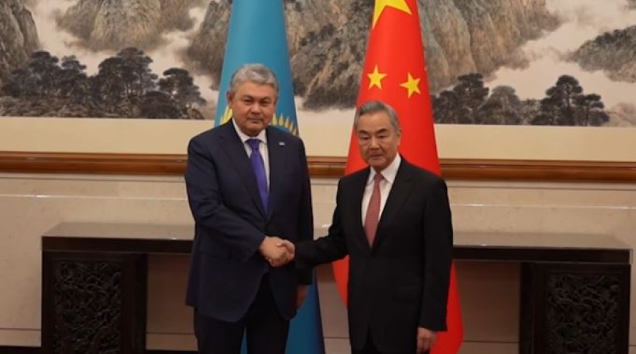 Встреча Ермека Кошербаева и Ван И состоялась в Пекине