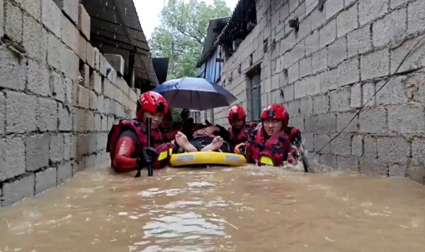 Қытайда су тасқынынан 51 мыңнан астам адам зардап шекті
