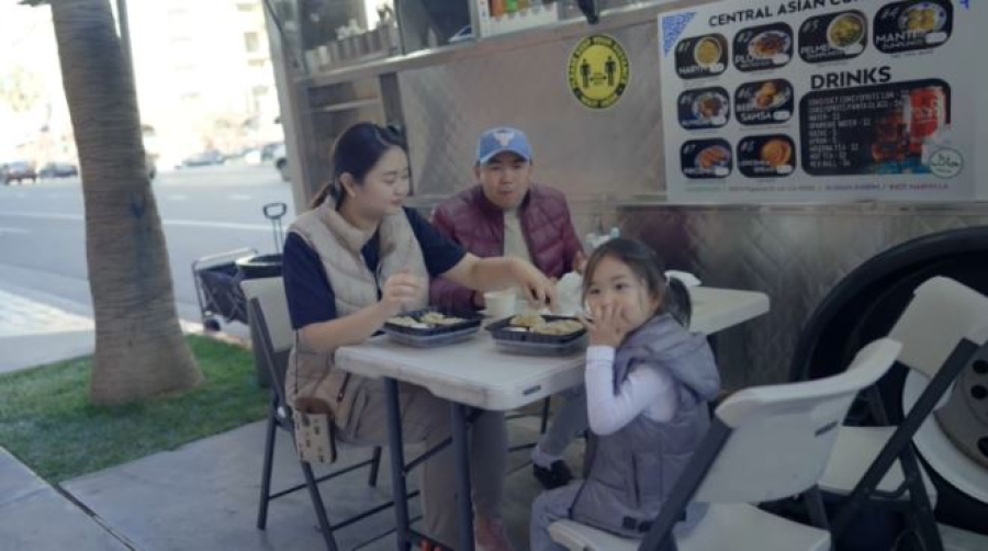 Первое казахское кафе набирает популярность в Лос-Анджелесе