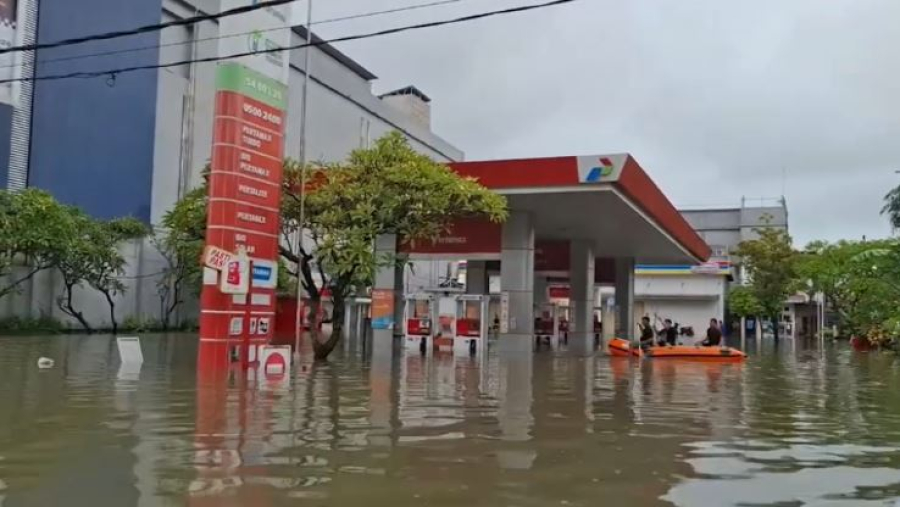 Красный уровень погодной опасности на Бали