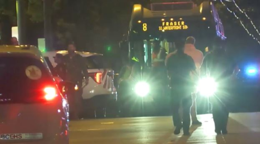 Автомобиль протаранил толпу в Ванкувере: есть погибшие