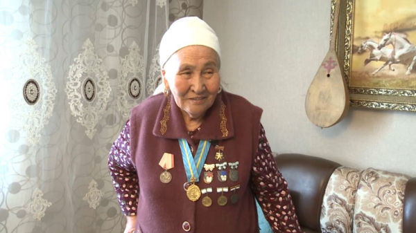 Қарағанды облысында қой қырқудан рекорд орнатқан әже тұрады