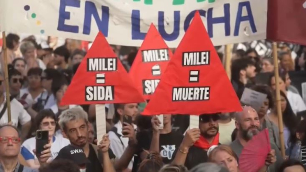 Медработники вышли на протест из-за низких зарплат в Буэнос-Айресе