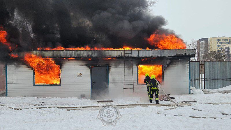 Пожар произошел на территории новостройки в столице
