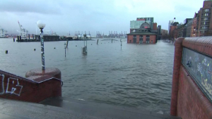 Сильные дожди вызвали наводнение в Германии и Таиланде