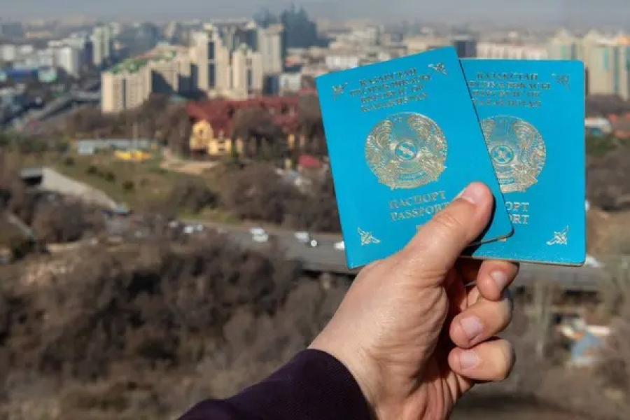 Казахстанцы за границей будут получать паспорта по новым правилам — что изменится