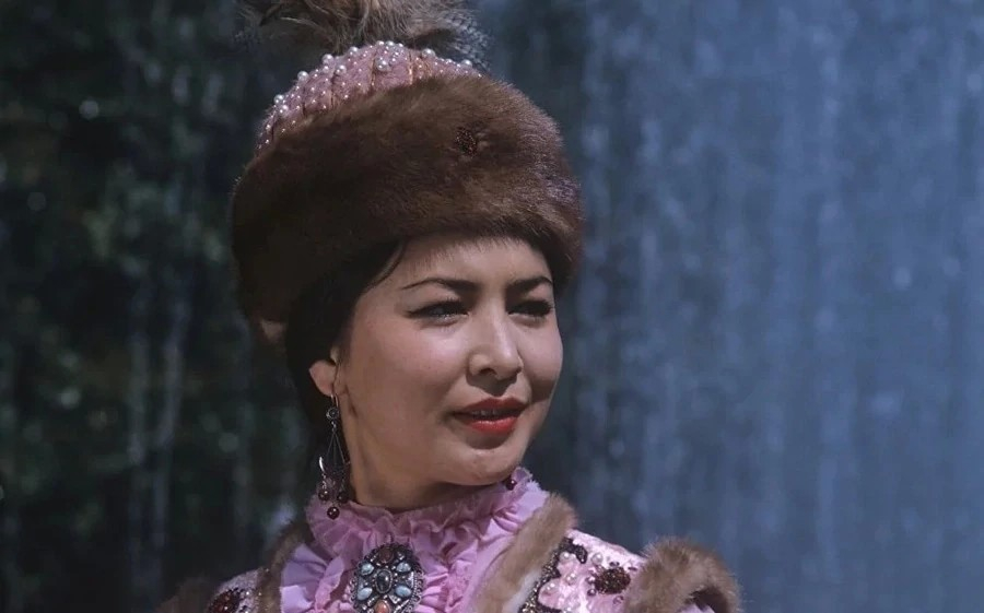 Танымал продюсер Меруерт Өтекешоваға ай сайын 1 млн теңге сыйақы төлейтінін айтты