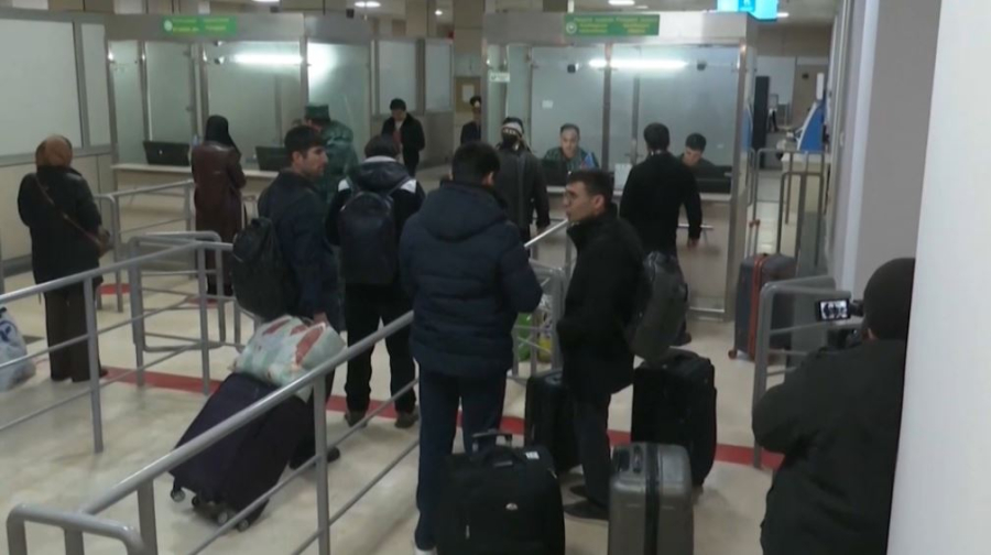 Иностранцы покидают Иран через Азербайджан