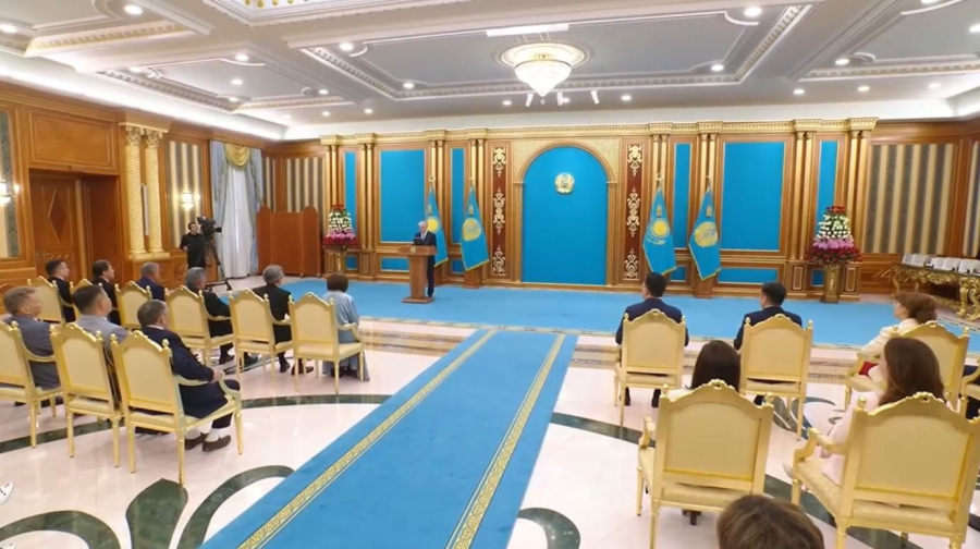 Глава государства вручил госнаграды работникам СМИ