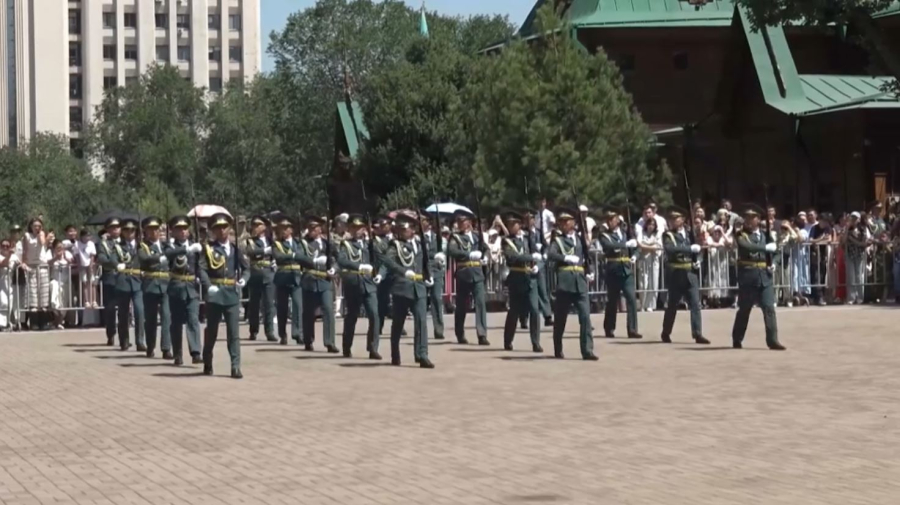 Свыше 200 молодых лейтенантов пополнили ряды Вооружённых сил РК