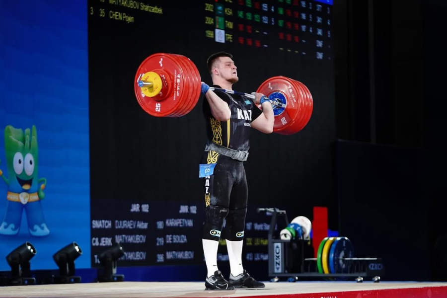 Штангист Артем Антропов стал серебряным призером чемпионата Азии