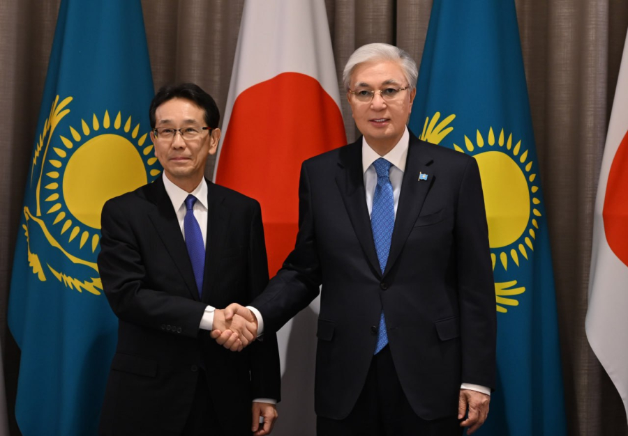 Глава государства принял председателя совета директоров компании Komatsu